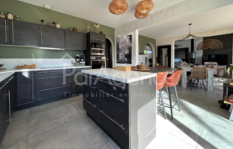 Maison - 246 m² - 6 pièces