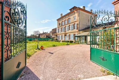 Maison de maîtres - 460 m² - 13 pièces