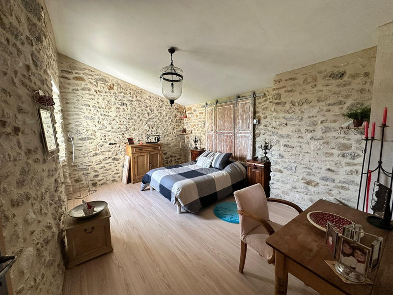 Mas - 240 m² - 8 pièces