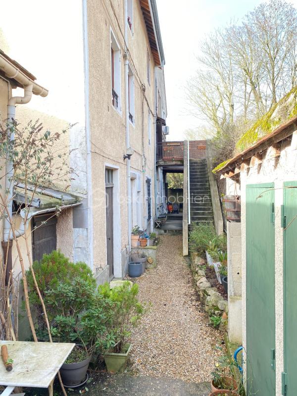 Studio - 50 m² - 1 pièce