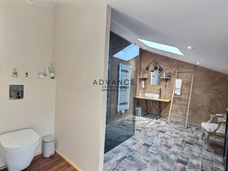 Corps de ferme - 320 m² - 5 pièces