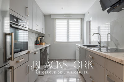 Appartement - 93 m² - 5 pièces