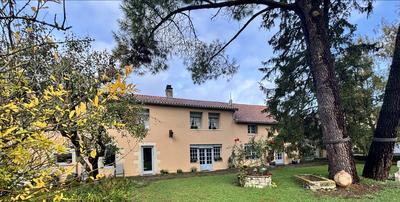 Maison - 254 m² - 8 pièces