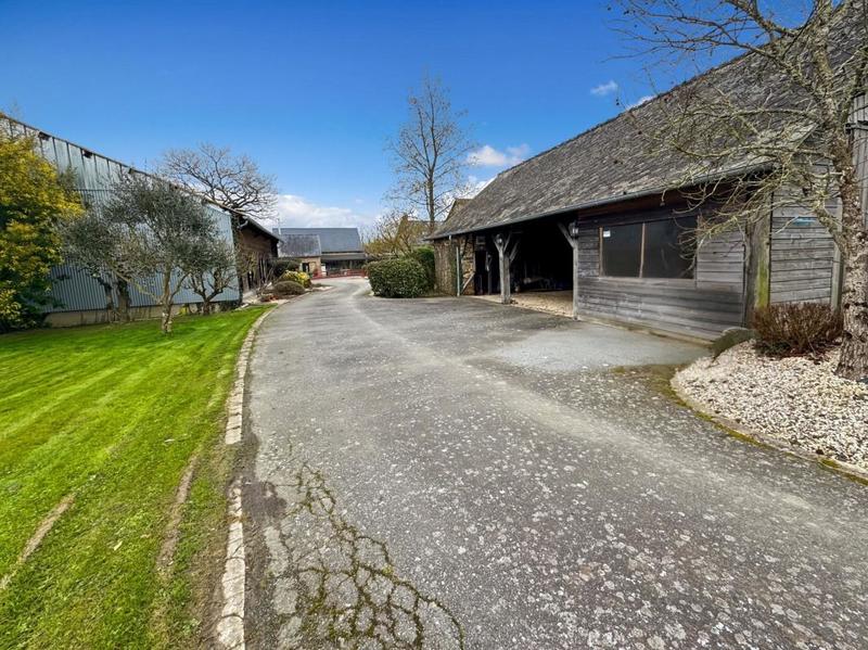 Maison - 252 m² - 6 pièces