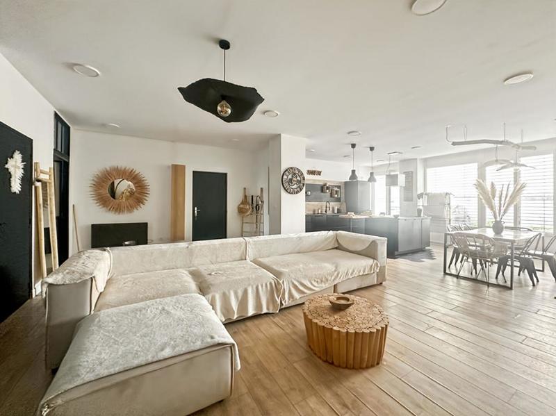 Loft - 100 m² - 4 pièces