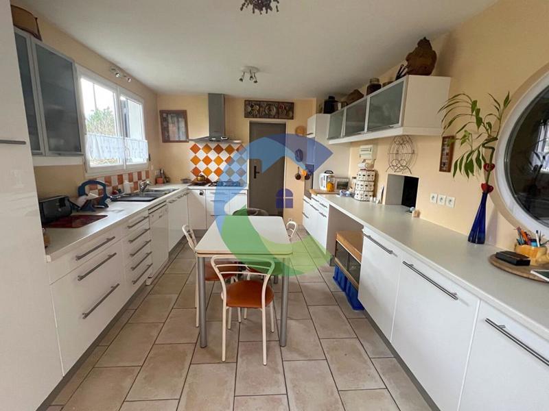 Maison - 220 m² - 8 pièces