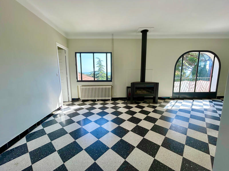 Maison - 234 m² - 9 pièces