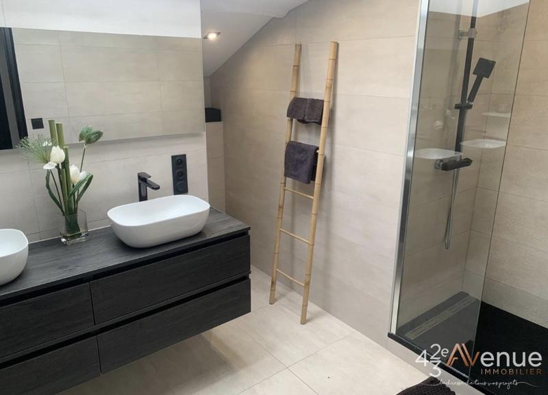 Maison - 360 m² - 8 pièces