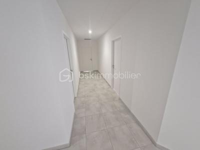 Maison traditionnelle - 325 m² - 7 pièces