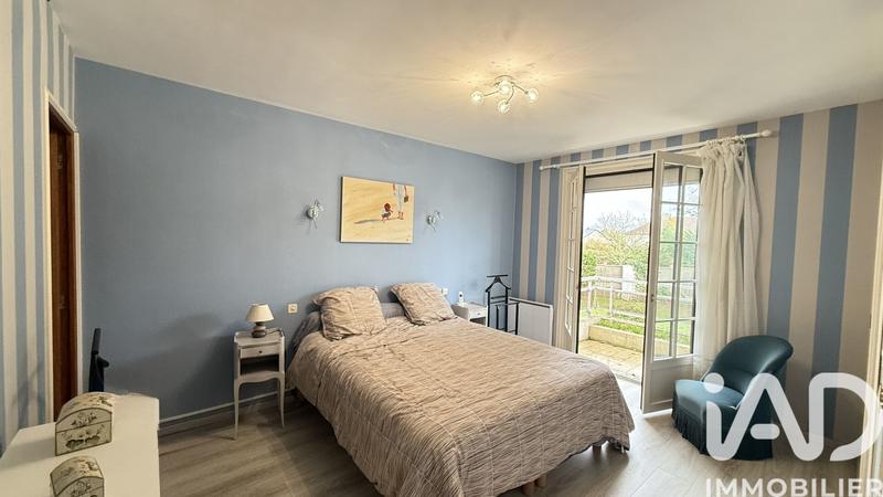 Maison - 220 m² - 5 pièces