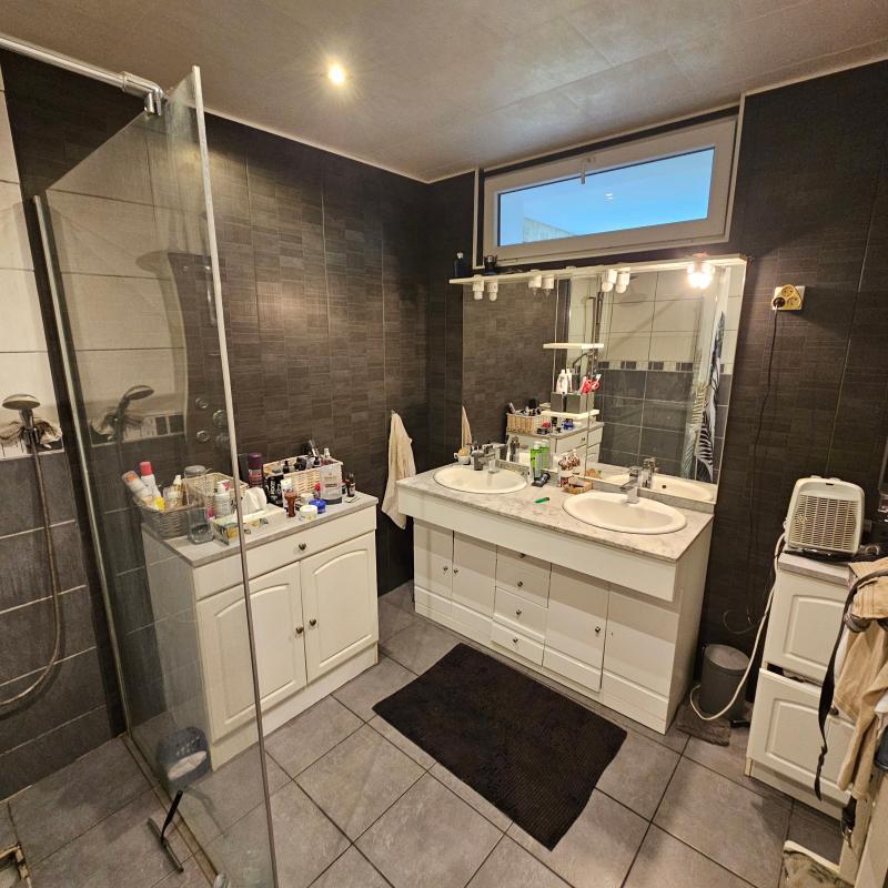 Maison - 240 m² - 8 pièces