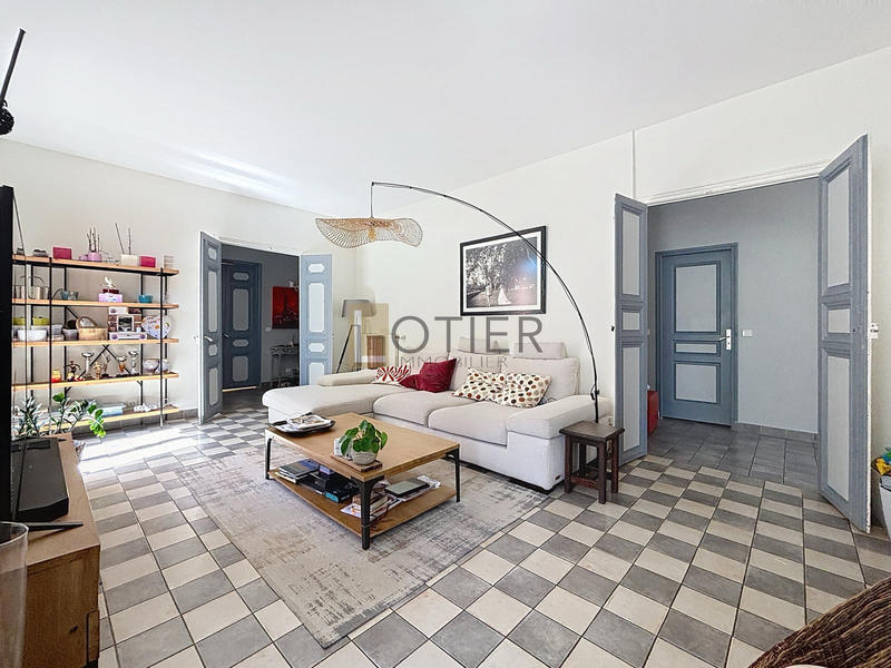 Maison - 207 m² - 8 pièces