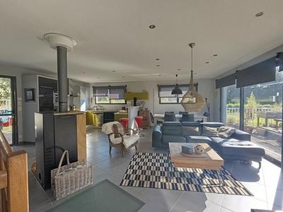 Maison - 160 m² - 8 pièces