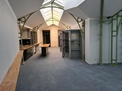 Loft - 120 m² - 4 pièces