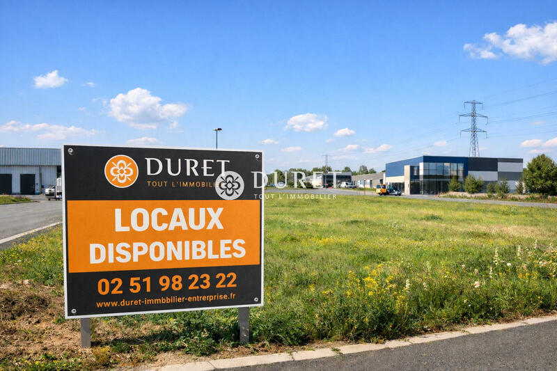 Terrain commercial - 1 050 m²