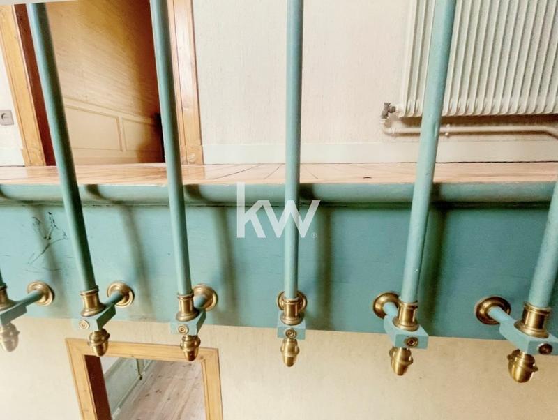 Maison - 240 m² - 9 pièces