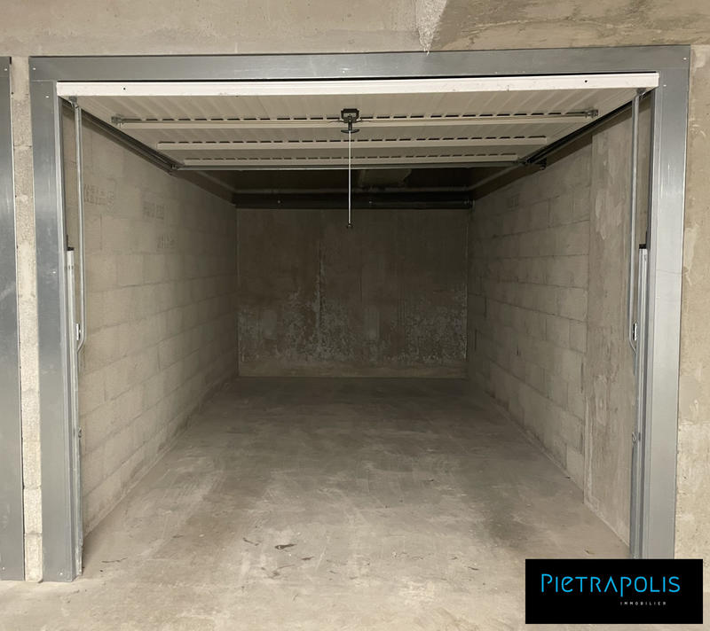 Parking / Garage - 13 m²