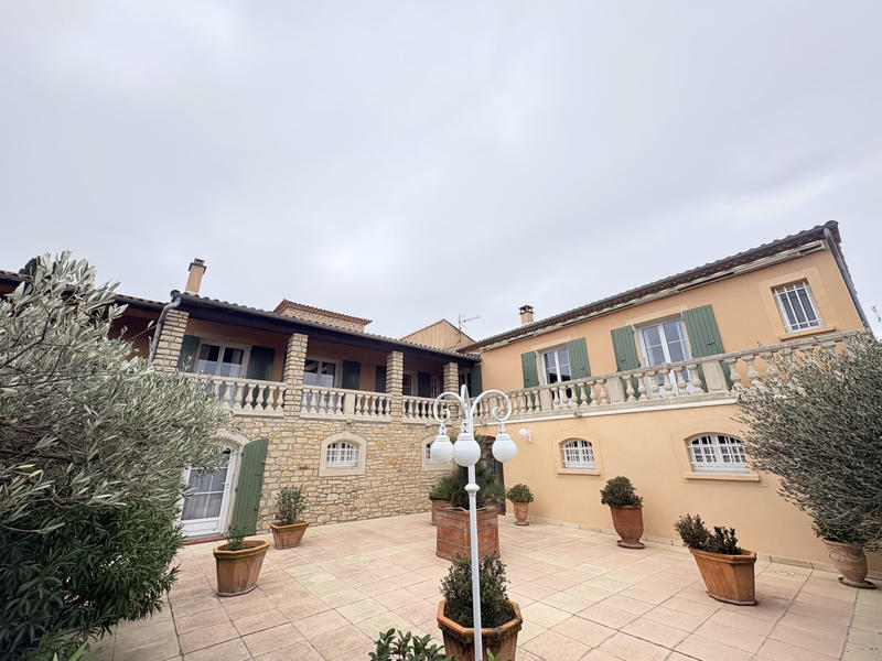 Villa - 311 m² - 11 pièces