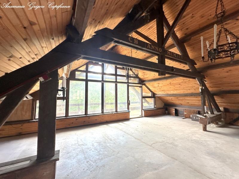 Maison - 393 m² - 11 pièces