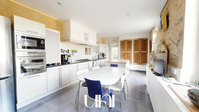 Maison - 415 m² - 16 pièces