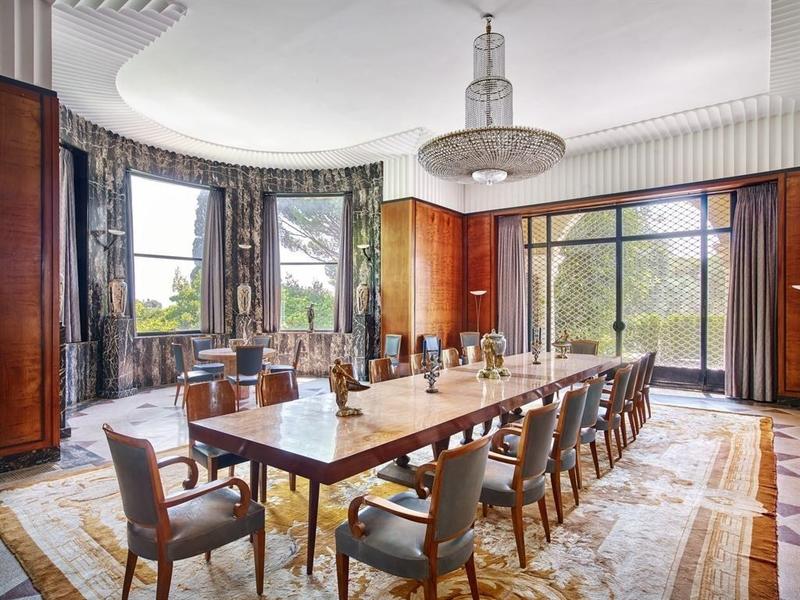 Maison - 2 850 m² - 30 pièces