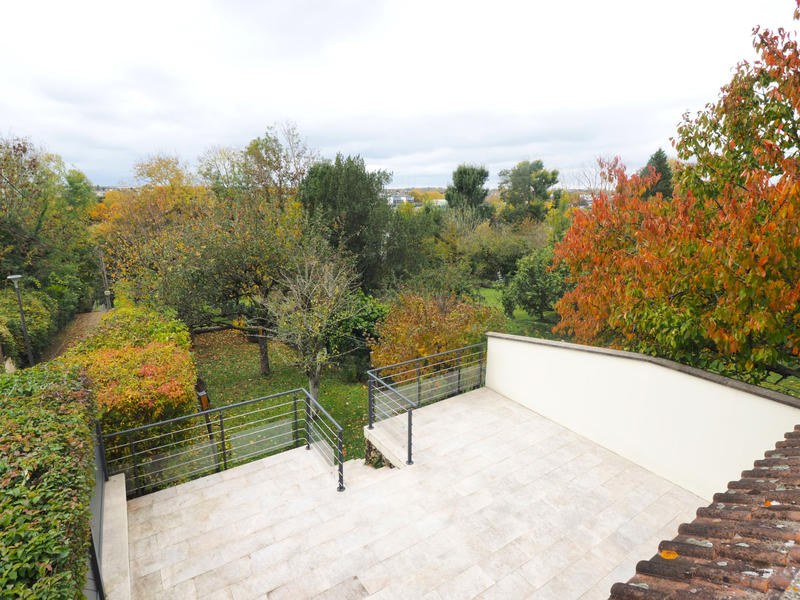 Maison - 180 m² - 9 pièces