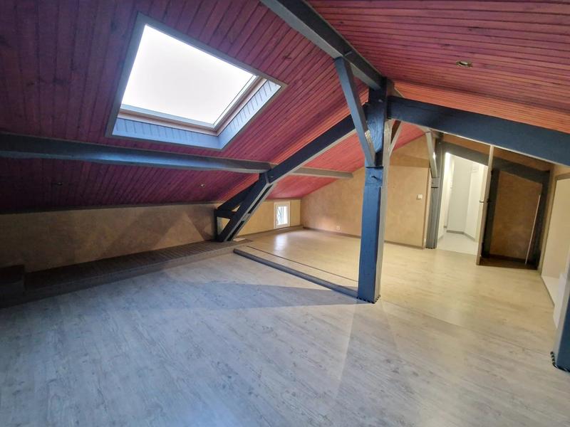 Maison - 214 m² - 7 pièces