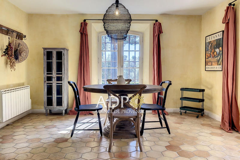 Maison - 255 m² - 8 pièces