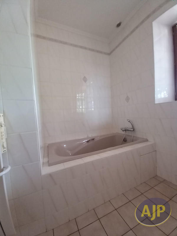 Maison - 192 m² - 6 pièces