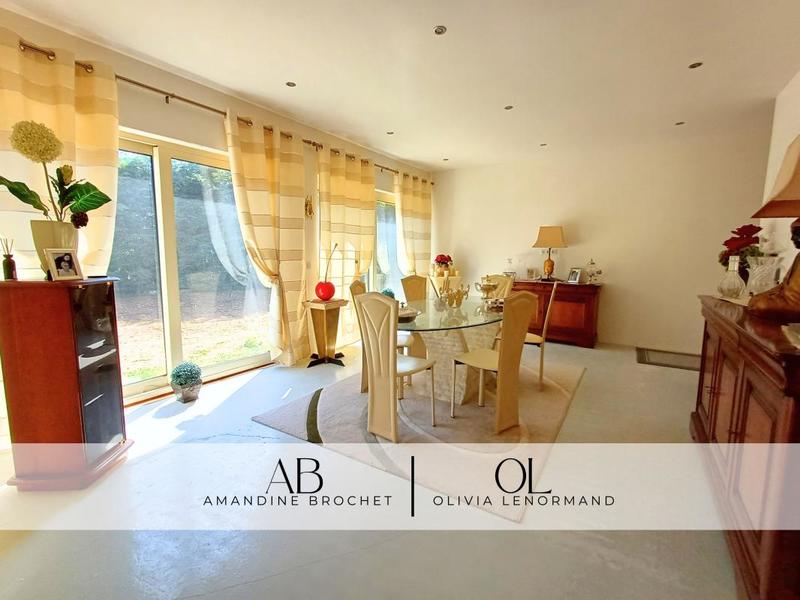 Maison - 311 m² - 8 pièces