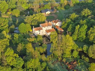 Maison - 422 m² - 15 pièces