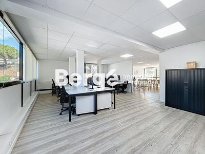 Bureau - 300 m² - 8 pièces