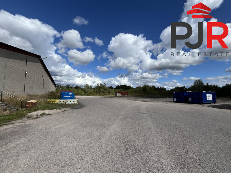 Local d'activités - 1 470 m²