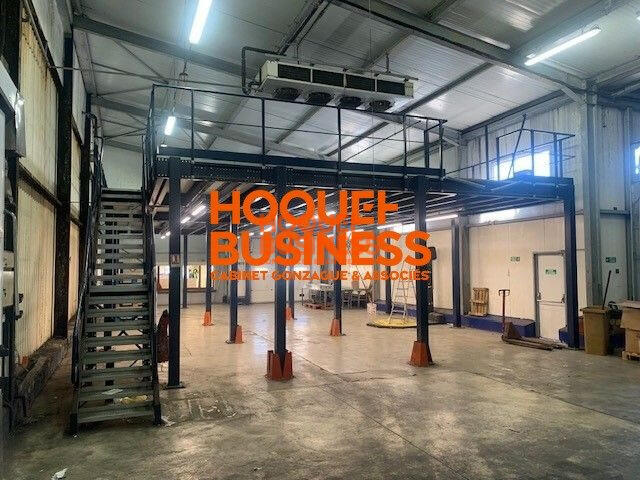 Entrepôt - 3 200 m²
