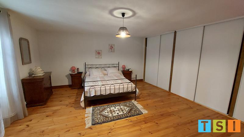 Maison - 230 m² - 7 pièces