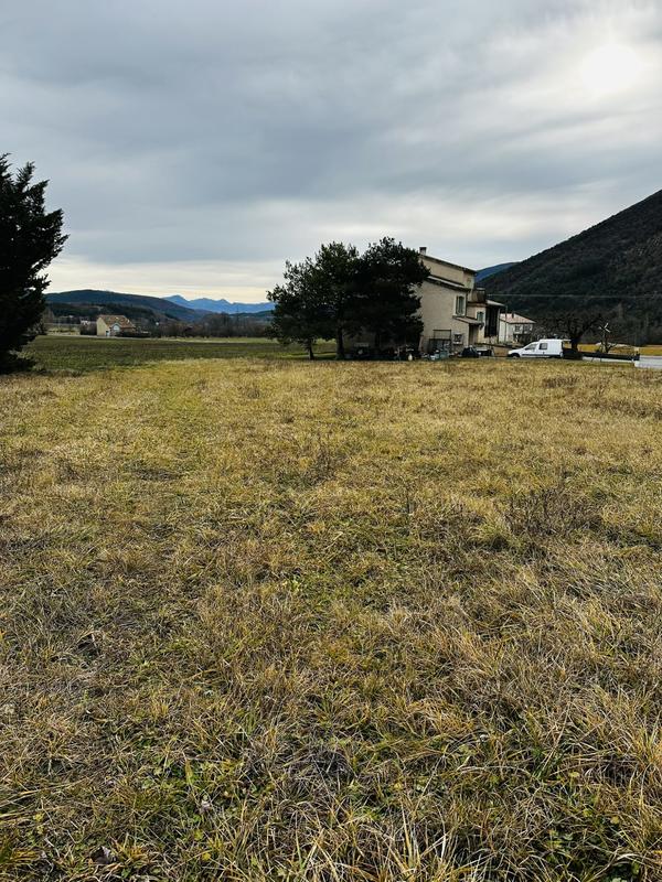 Terrain - 1 500 m²