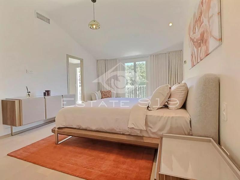 Villa - 289 m² - 8 pièces