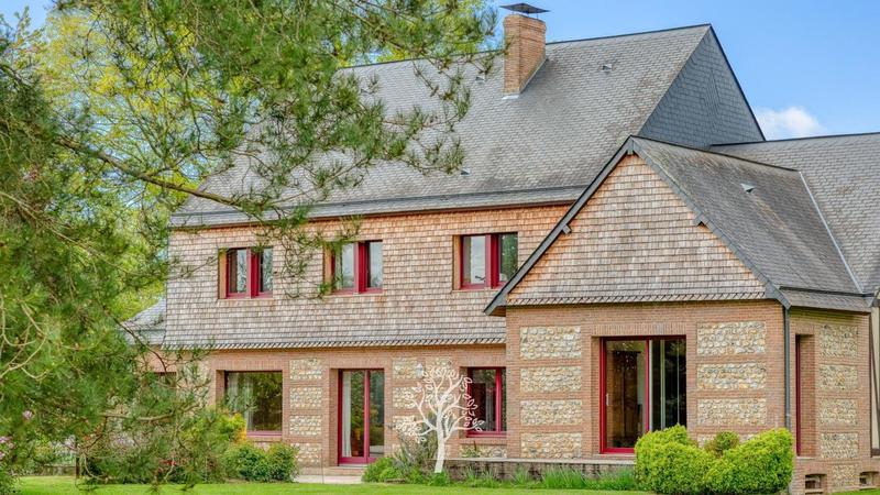 Maison - 325 m² - 7 pièces