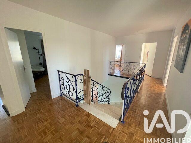 Maison - 290 m² - 8 pièces