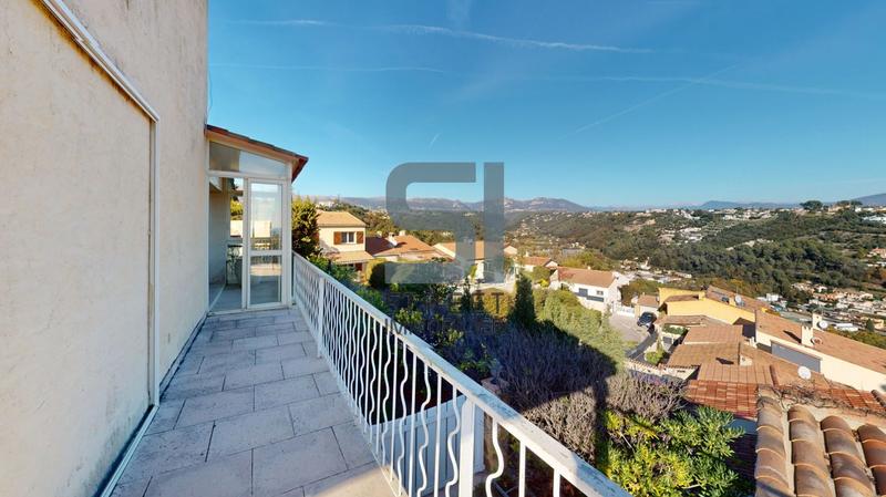 Maison - 408 m² - 8 pièces