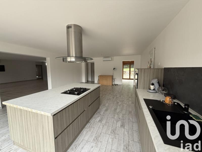 Maison - 215 m² - 7 pièces