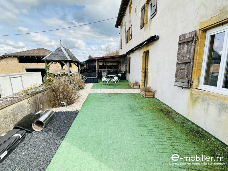 Maison - 299 m² - 12 pièces