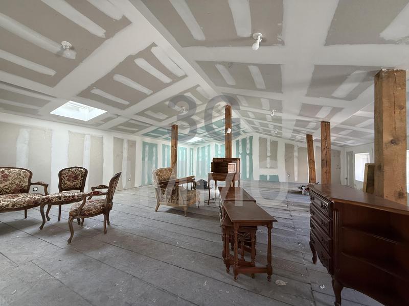 Maison - 214 m² - 6 pièces