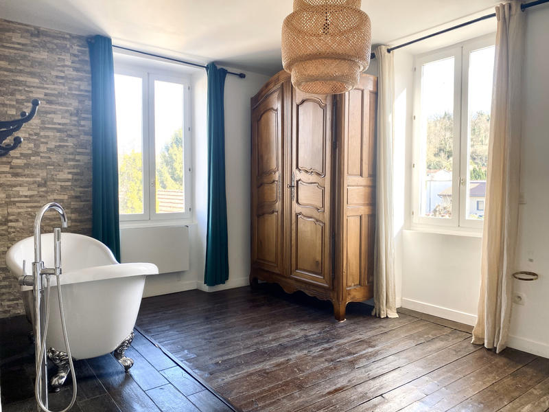 Maison - 202 m² - 7 pièces