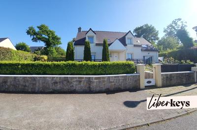 Maison - 167 m² - 9 pièces