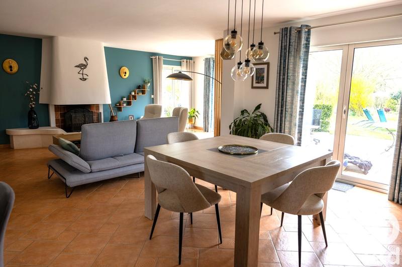 Maison - 244 m² - 9 pièces