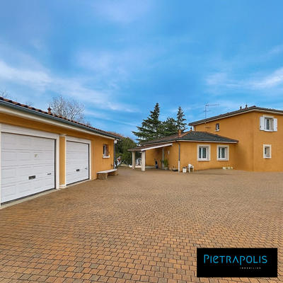 Maison - 253 m² - 10 pièces