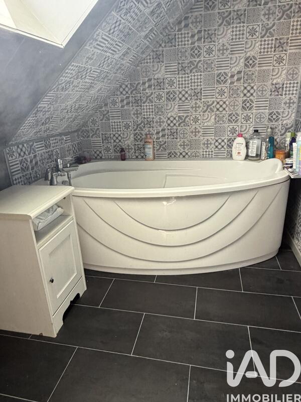 Maison - 137 m² - 7 pièces