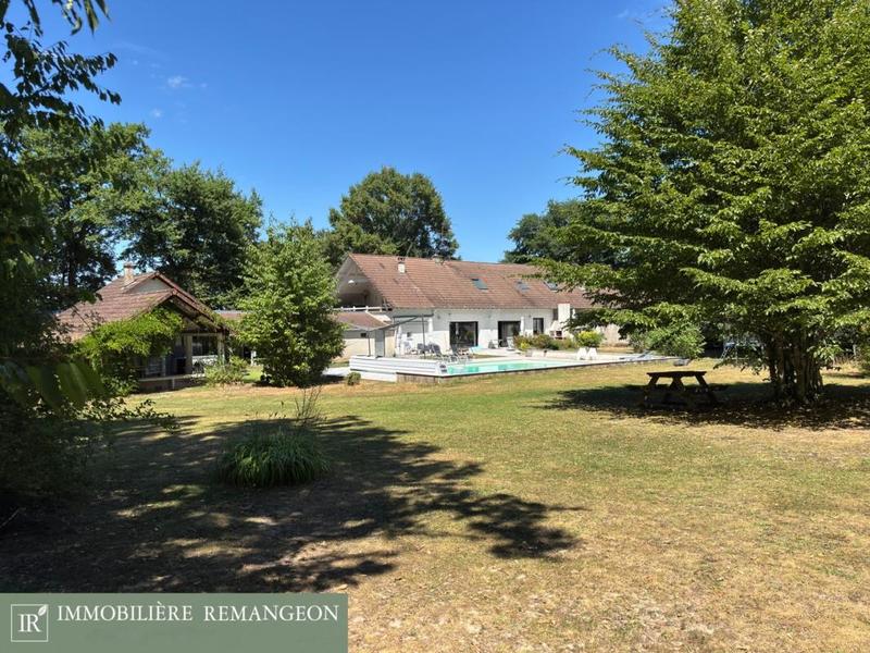 Propriété - 349 m² - 7 pièces