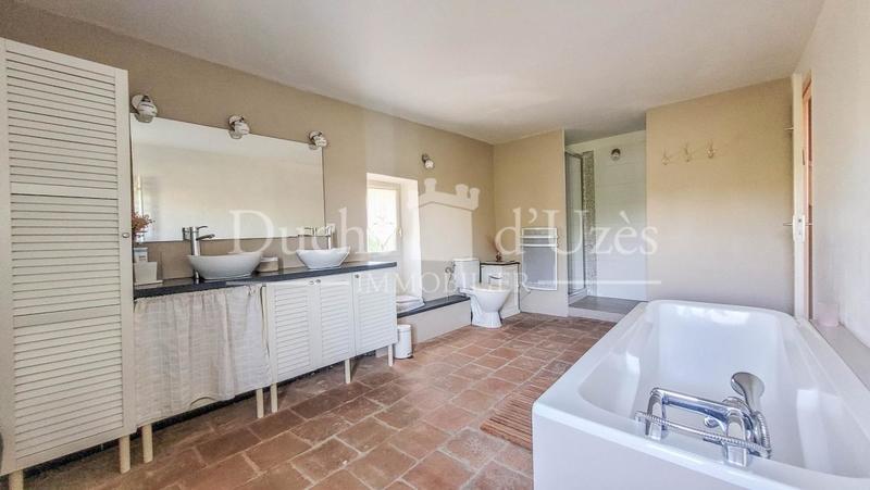 Propriété - 215 m² - 7 pièces